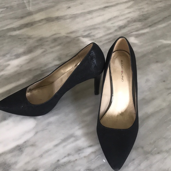 Shoes - Size 9 shiny black pumps